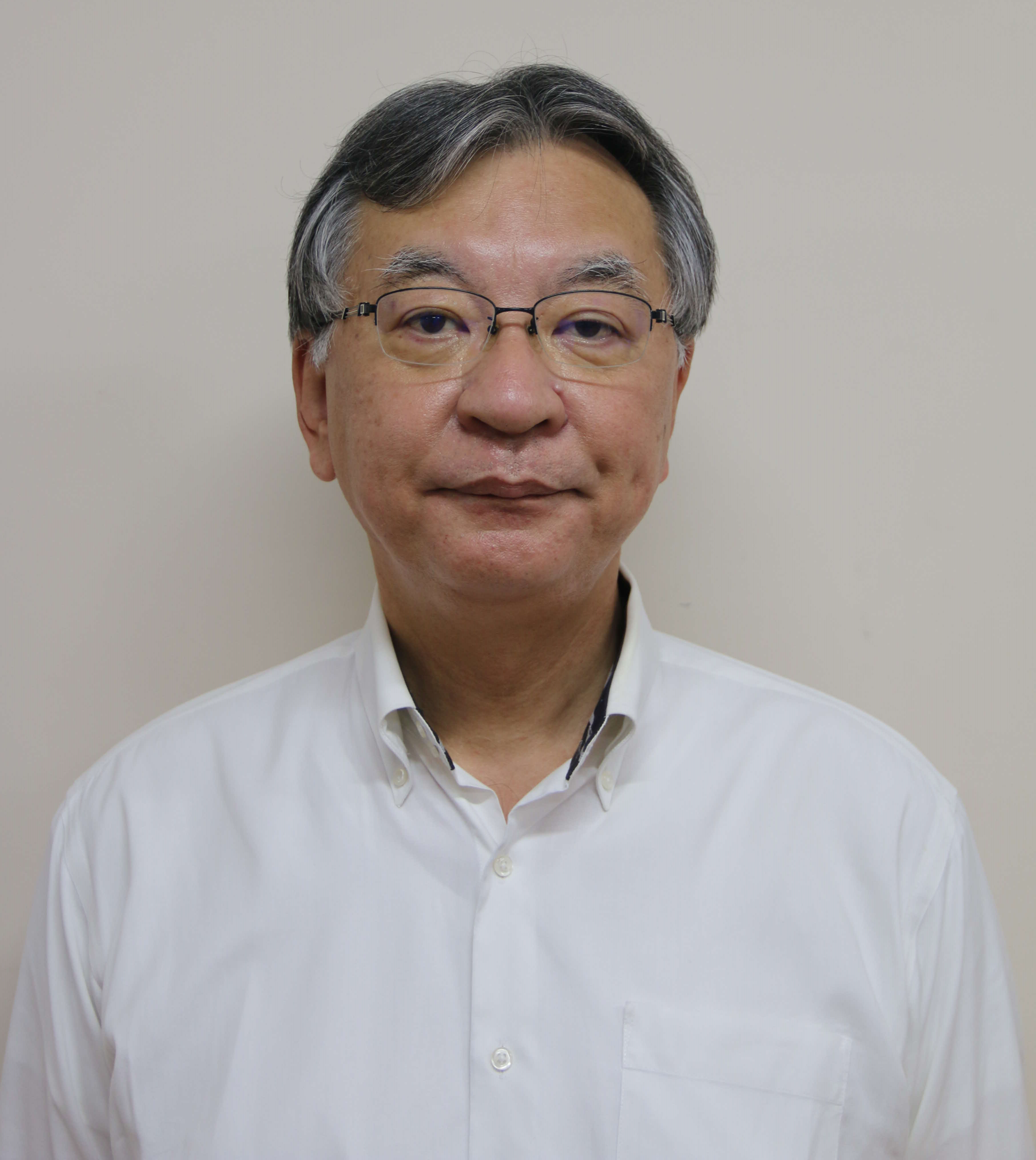 講師（トリミング済）.png